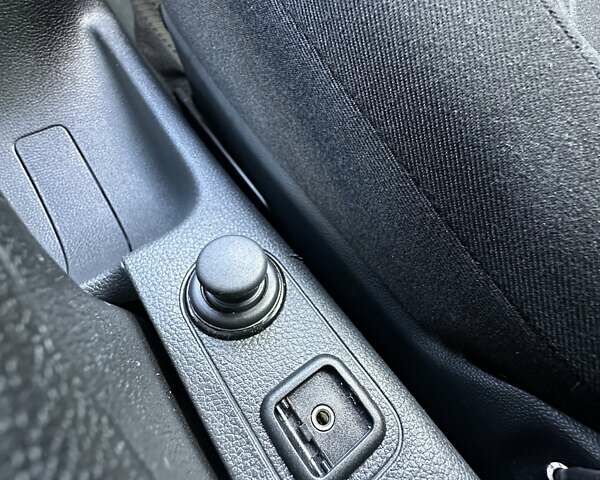 Шкода Фабия 2011 в Буче на Automoto.ua Белый Шкода Фабия, объемом двигателя 1.2 л и пробегом 156 тыс. км за 6300 $, фото 41 на Automoto.ua