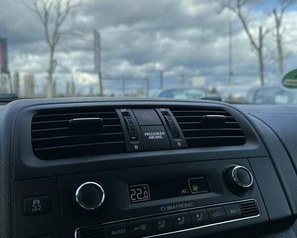 Шкода Фабия 2011 в Буче на Automoto.ua Белый Шкода Фабия, объемом двигателя 1.2 л и пробегом 156 тыс. км за 6300 $, фото 39 на Automoto.ua