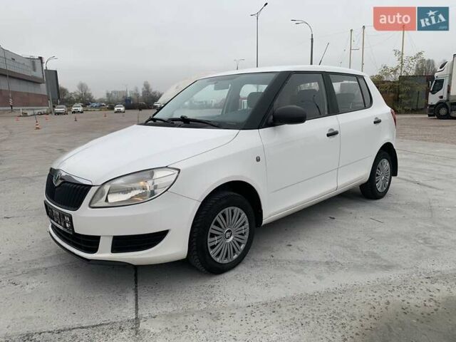 Белый Шкода Фабия, объемом двигателя 1.39 л и пробегом 230 тыс. км за 3698 $, фото 64 на Automoto.ua