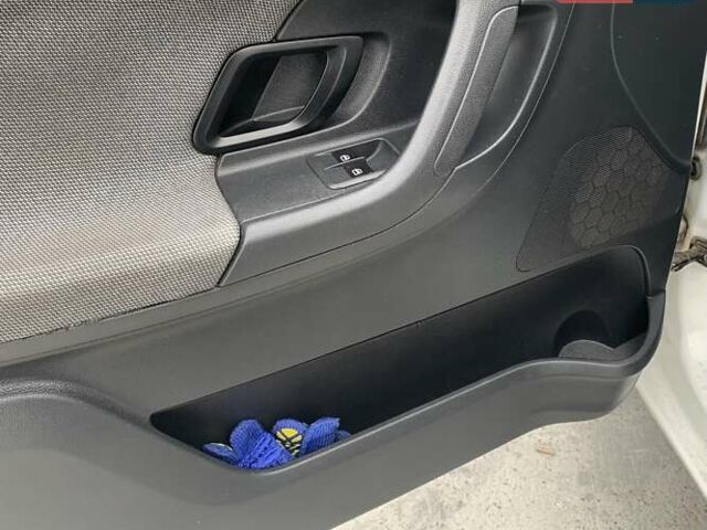 Белый Шкода Фабия, объемом двигателя 1.39 л и пробегом 230 тыс. км за 3698 $, фото 51 на Automoto.ua