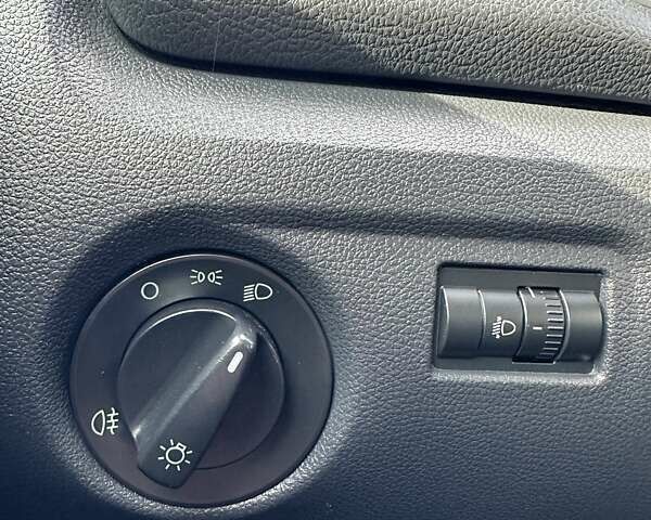 Шкода Фабия 2011 в Буче на Automoto.ua Белый Шкода Фабия, объемом двигателя 1.2 л и пробегом 156 тыс. км за 6300 $, фото 32 на Automoto.ua