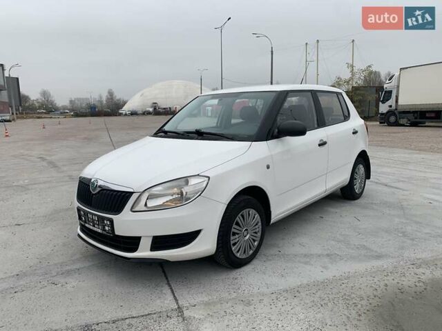 Белый Шкода Фабия, объемом двигателя 1.39 л и пробегом 230 тыс. км за 3698 $, фото 59 на Automoto.ua