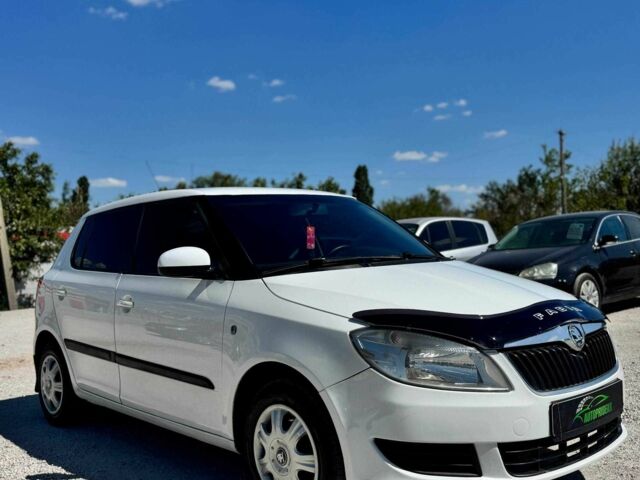 Белый Шкода Фабия, объемом двигателя 1.4 л и пробегом 190 тыс. км за 4950 $, фото 1 на Automoto.ua