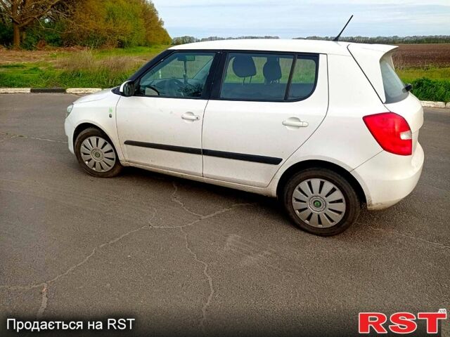 Белый Шкода Фабия, объемом двигателя 1.2 л и пробегом 265 тыс. км за 4399 $, фото 7 на Automoto.ua