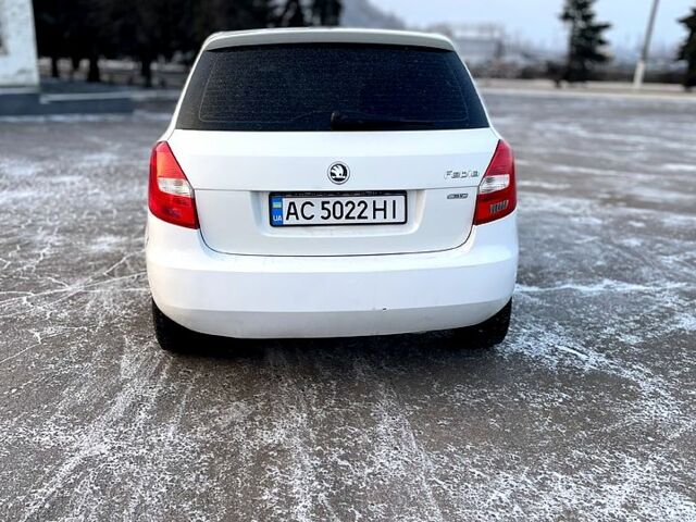 Белый Шкода Фабия, объемом двигателя 1.4 л и пробегом 0 тыс. км за 4708 $, фото 3 на Automoto.ua