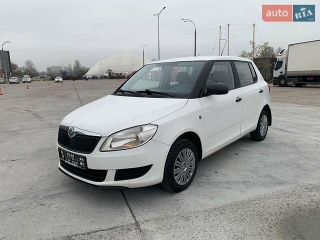 Белый Шкода Фабия, объемом двигателя 1.39 л и пробегом 230 тыс. км за 3698 $, фото 66 на Automoto.ua