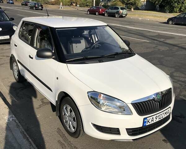 Белый Шкода Фабия, объемом двигателя 1.2 л и пробегом 25 тыс. км за 6200 $, фото 3 на Automoto.ua