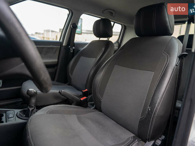 Білий Шкода Фабія, об'ємом двигуна 1.39 л та пробігом 286 тис. км за 4500 $, фото 15 на Automoto.ua