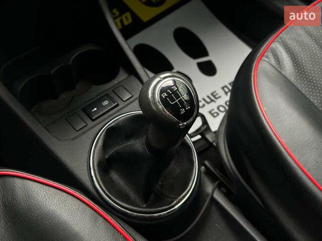 Шкода Фабия 2011 в Львове на Automoto.ua Белый Шкода Фабия, объемом двигателя 1.2 л и пробегом 102 тыс. км за 5500 $, фото 15 на Automoto.ua