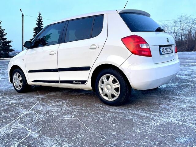 Белый Шкода Фабия, объемом двигателя 1.4 л и пробегом 0 тыс. км за 4708 $, фото 4 на Automoto.ua