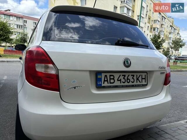Шкода Фабия 2011 в Виннице на Automoto.ua Белый Шкода Фабия, объемом двигателя 1.2 л и пробегом 230 тыс. км за 4800 $, фото 3 на Automoto.ua