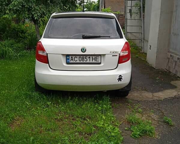 Белый Шкода Фабия, объемом двигателя 1.2 л и пробегом 178 тыс. км за 4950 $, фото 1 на Automoto.ua