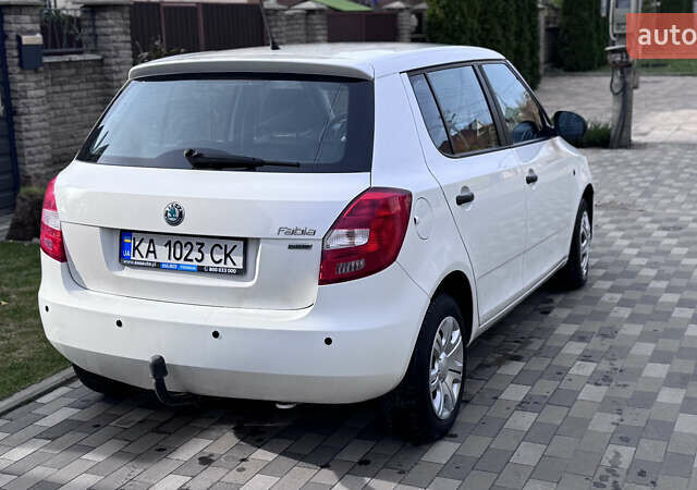 Белый Шкода Фабия, объемом двигателя 1.6 л и пробегом 260 тыс. км за 5150 $, фото 7 на Automoto.ua