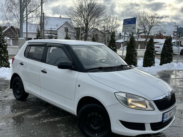 Белый Шкода Фабия, объемом двигателя 1.2 л и пробегом 270 тыс. км за 3450 $, фото 4 на Automoto.ua