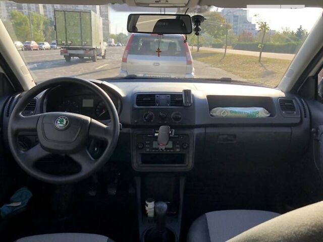 Белый Шкода Фабия, объемом двигателя 1.2 л и пробегом 25 тыс. км за 6200 $, фото 7 на Automoto.ua