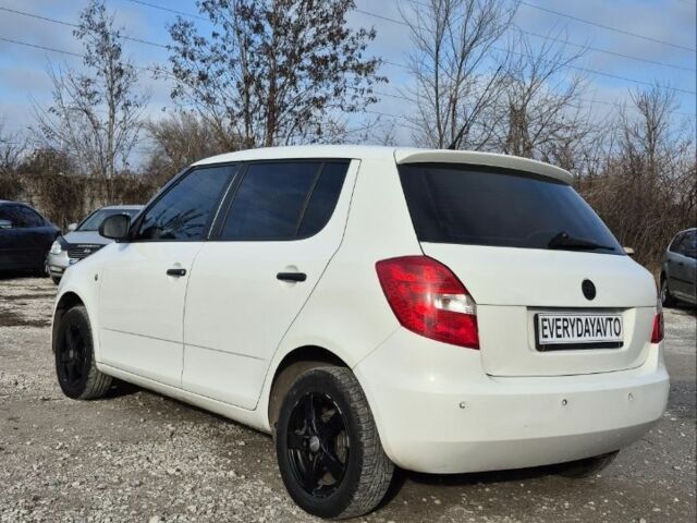 Білий Шкода Фабія, об'ємом двигуна 0 л та пробігом 240 тис. км за 3999 $, фото 6 на Automoto.ua