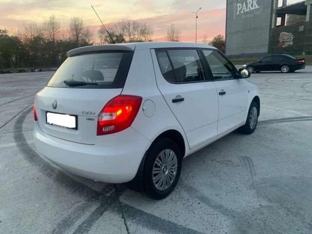 Белый Шкода Фабия, объемом двигателя 1.4 л и пробегом 229 тыс. км за 3799 $, фото 8 на Automoto.ua