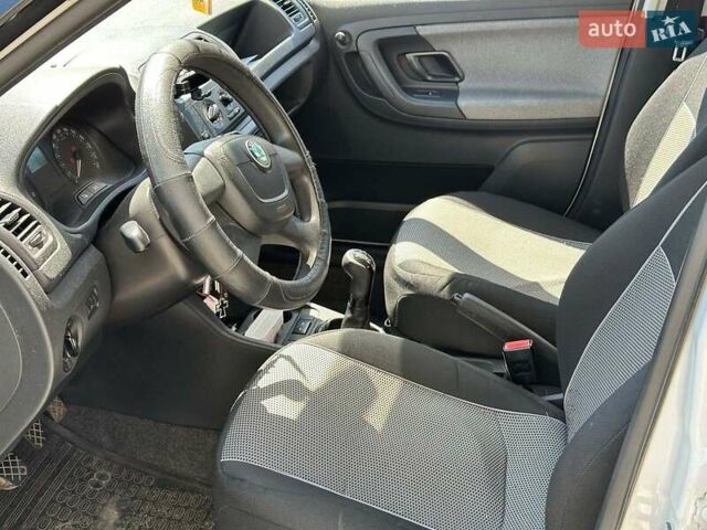 Белый Шкода Фабия, объемом двигателя 1.2 л и пробегом 173 тыс. км за 4990 $, фото 7 на Automoto.ua