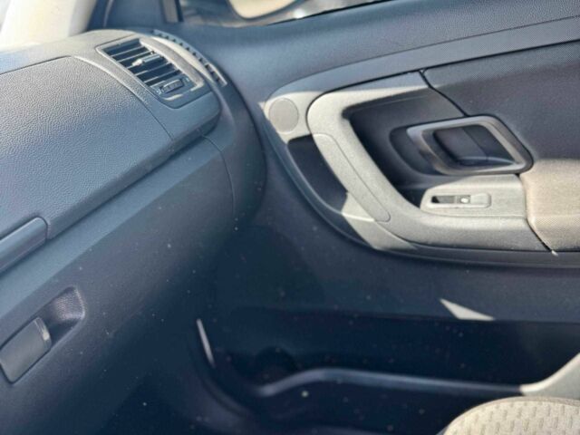 Белый Шкода Фабия, объемом двигателя 1.4 л и пробегом 190 тыс. км за 4950 $, фото 12 на Automoto.ua