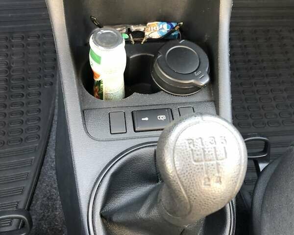 Белый Шкода Фабия, объемом двигателя 1.2 л и пробегом 25 тыс. км за 6200 $, фото 11 на Automoto.ua