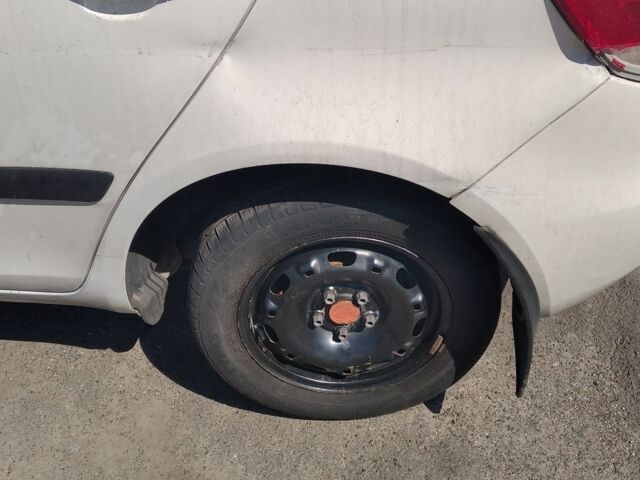 Білий Шкода Фабія, об'ємом двигуна 1.2 л та пробігом 263 тис. км за 3200 $, фото 4 на Automoto.ua