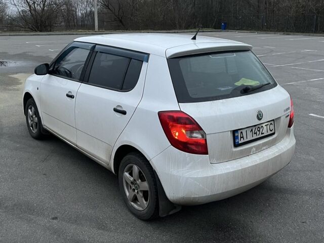 Белый Шкода Фабия, объемом двигателя 1.2 л и пробегом 175 тыс. км за 4300 $, фото 6 на Automoto.ua