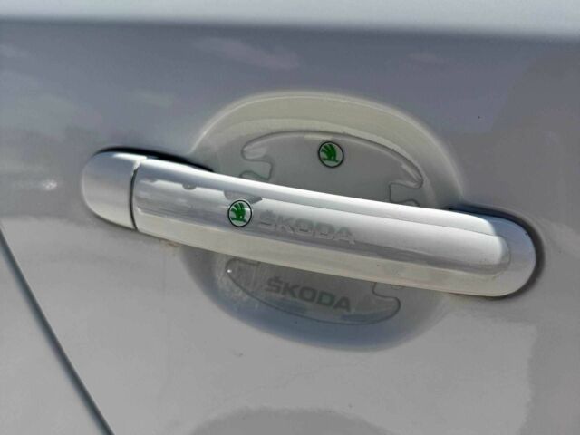 Белый Шкода Фабия, объемом двигателя 1.4 л и пробегом 190 тыс. км за 4950 $, фото 6 на Automoto.ua