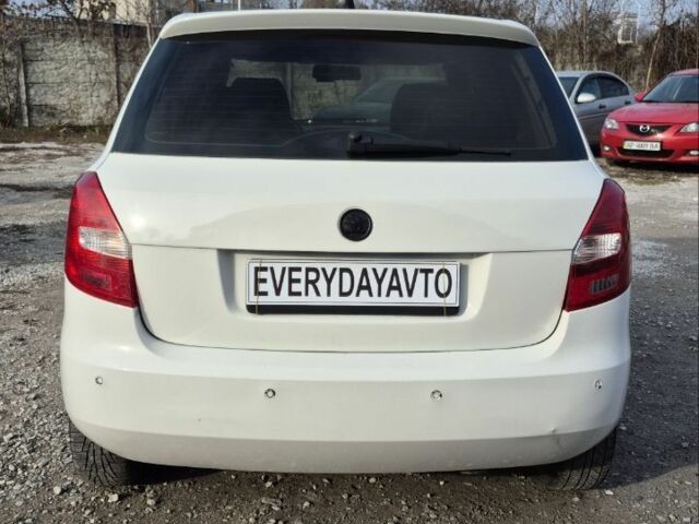 Білий Шкода Фабія, об'ємом двигуна 0 л та пробігом 240 тис. км за 3999 $, фото 2 на Automoto.ua