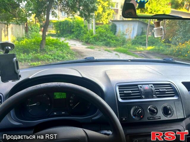 Білий Шкода Фабія, об'ємом двигуна 1.2 л та пробігом 228 тис. км за 5000 $, фото 2 на Automoto.ua