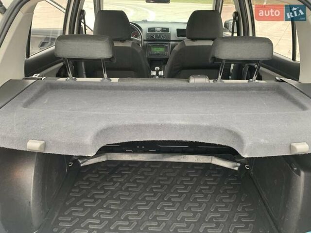 Белый Шкода Фабия, объемом двигателя 1.39 л и пробегом 230 тыс. км за 3698 $, фото 58 на Automoto.ua