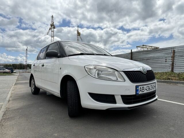 Білий Шкода Фабія, об'ємом двигуна 1.2 л та пробігом 230 тис. км за 4800 $, фото 4 на Automoto.ua