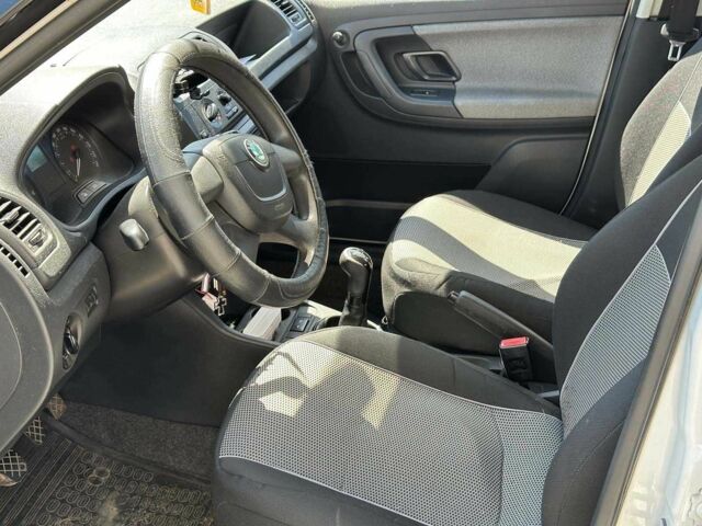 Білий Шкода Фабія, об'ємом двигуна 1.2 л та пробігом 173 тис. км за 4740 $, фото 7 на Automoto.ua