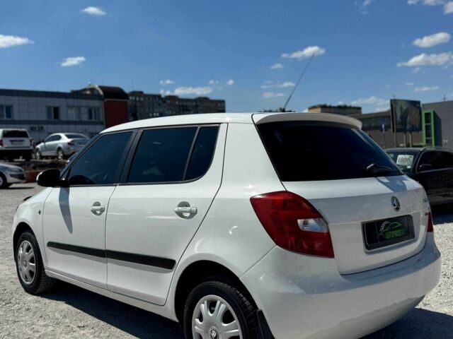 Белый Шкода Фабия, объемом двигателя 1.4 л и пробегом 190 тыс. км за 4950 $, фото 4 на Automoto.ua