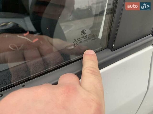 Белый Шкода Фабия, объемом двигателя 1.39 л и пробегом 230 тыс. км за 3698 $, фото 44 на Automoto.ua