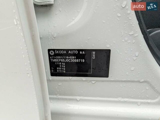 Белый Шкода Фабия, объемом двигателя 1.4 л и пробегом 155 тыс. км за 7950 $, фото 43 на Automoto.ua
