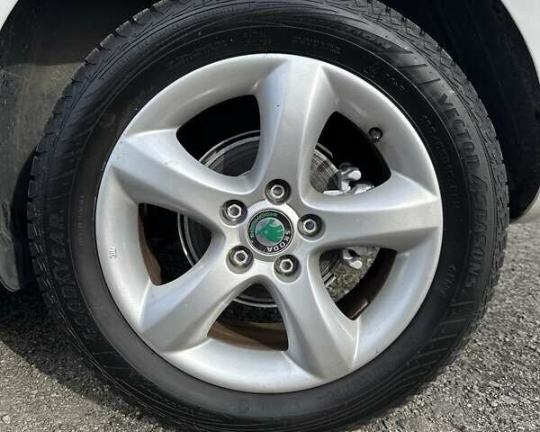 Шкода Фабия 2011 в Буче на Automoto.ua Белый Шкода Фабия, объемом двигателя 1.2 л и пробегом 156 тыс. км за 6300 $, фото 7 на Automoto.ua