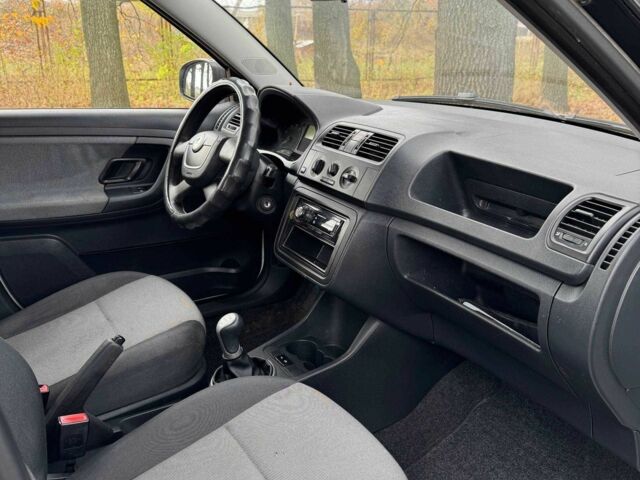 Белый Шкода Фабия, объемом двигателя 1.4 л и пробегом 283 тыс. км за 4700 $, фото 6 на Automoto.ua