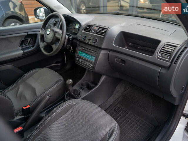 Білий Шкода Фабія, об'ємом двигуна 1.39 л та пробігом 286 тис. км за 4500 $, фото 21 на Automoto.ua