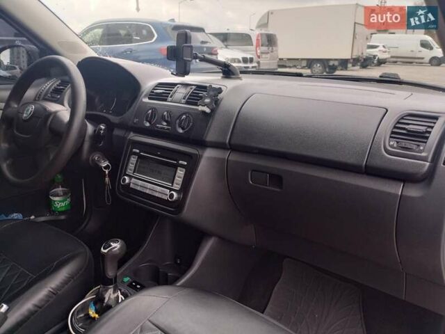 Белый Шкода Фабия, объемом двигателя 1.4 л и пробегом 359 тыс. км за 5600 $, фото 6 на Automoto.ua