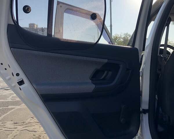 Белый Шкода Фабия, объемом двигателя 1.2 л и пробегом 25 тыс. км за 6200 $, фото 14 на Automoto.ua