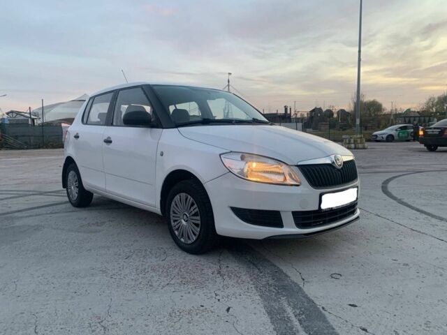 Белый Шкода Фабия, объемом двигателя 1.4 л и пробегом 229 тыс. км за 3799 $, фото 6 на Automoto.ua