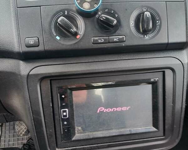 Белый Шкода Фабия, объемом двигателя 1.2 л и пробегом 288 тыс. км за 3400 $, фото 14 на Automoto.ua