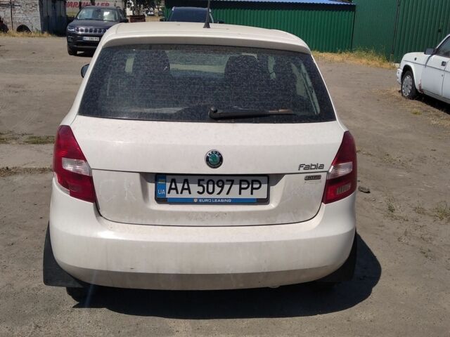 Білий Шкода Фабія, об'ємом двигуна 1.2 л та пробігом 263 тис. км за 3200 $, фото 6 на Automoto.ua