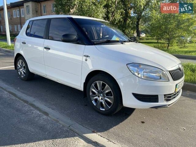 Белый Шкода Фабия, объемом двигателя 1.2 л и пробегом 112 тыс. км за 6400 $, фото 7 на Automoto.ua