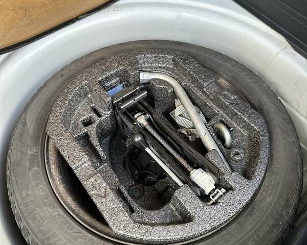 Шкода Фабия 2011 в Буче на Automoto.ua Белый Шкода Фабия, объемом двигателя 1.2 л и пробегом 156 тыс. км за 6300 $, фото 14 на Automoto.ua