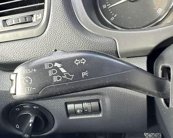 Шкода Фабия 2011 в Буче на Automoto.ua Белый Шкода Фабия, объемом двигателя 1.2 л и пробегом 156 тыс. км за 6300 $, фото 33 на Automoto.ua