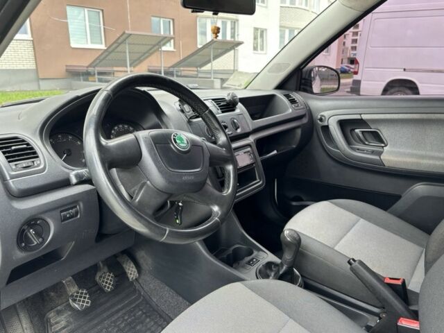 Білий Шкода Фабія, об'ємом двигуна 1.2 л та пробігом 230 тис. км за 4800 $, фото 3 на Automoto.ua