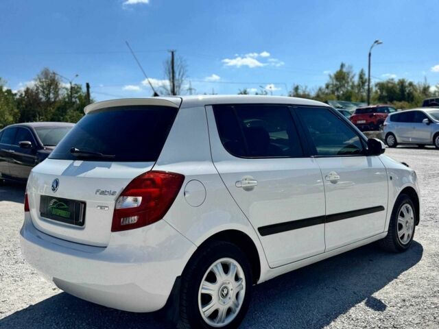 Белый Шкода Фабия, объемом двигателя 1.4 л и пробегом 190 тыс. км за 4950 $, фото 2 на Automoto.ua