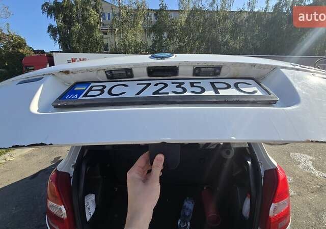 Белый Шкода Фабия, объемом двигателя 1.2 л и пробегом 102 тыс. км за 4700 $, фото 13 на Automoto.ua