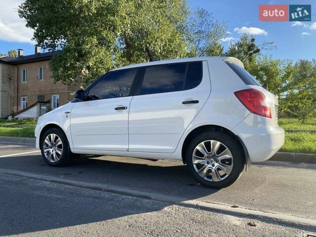 Белый Шкода Фабия, объемом двигателя 1.2 л и пробегом 112 тыс. км за 6400 $, фото 8 на Automoto.ua